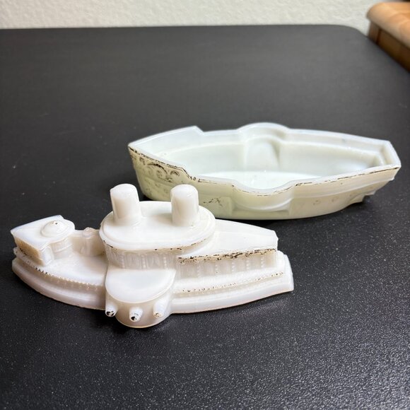 Vintage Milk Glass Battleship Candy/Trinket Dish - Picture 2 of 5